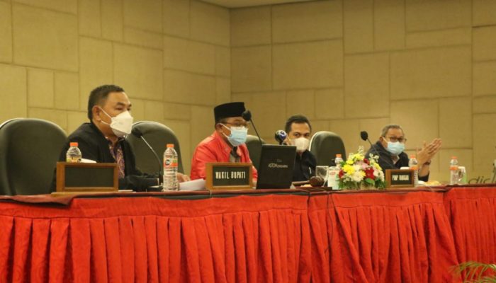 Wakil Bupati Tangerang Mad Romli Pimpin Jajaran Eksekutif Rapat Pembahasan Raperda Pertanggungjawaban Pelaksanaan APBD Kabupaten Tangerang Tahun Anggaran 2020