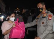 PPKM Darurat Diperpanjang, Aparat Bagikan 15 ribu Paket Sembako. Kapolda Banten : Kalau Belum Dapet Ngomong Ke Babinkamtibmas