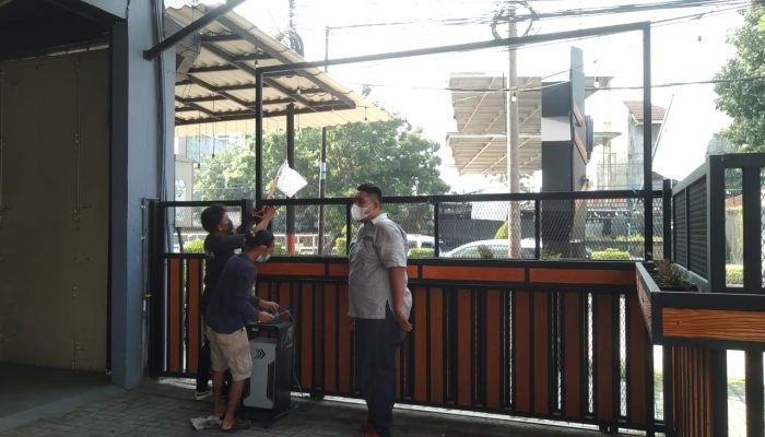 Di penghujung PPKM Level 4, Pedagang Kopi di Cilegon Kibarkan Bendera Putih