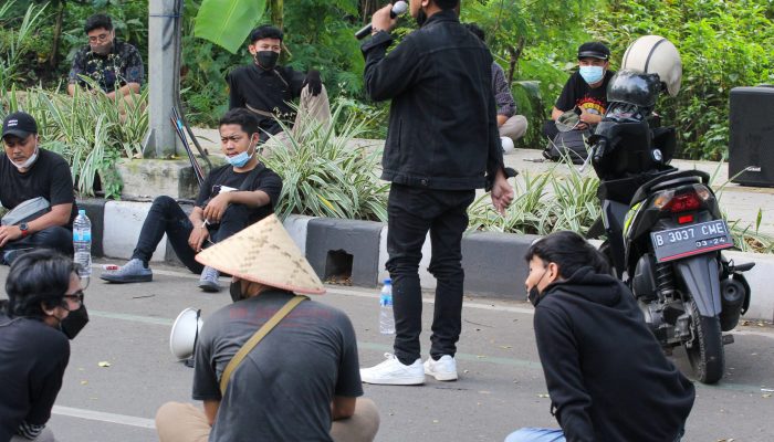 Foto: Tolak Perpanjangan PPKM Ampera Minta Tritura Pada Pemerintah