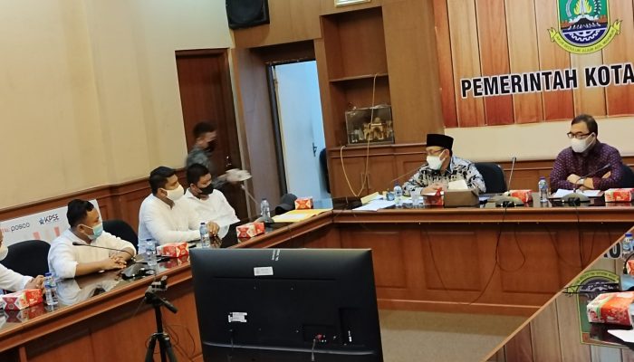Kenakan Seragam Putih saat Temui Wali Kota Cilegon, Para Pedagang Mengaku : Penghasilan hanya Rp15 ribu Selama 15 hari