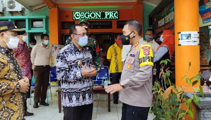 PPKM Darurat Diperpanjang, Warga Cilegon Dapat Bantuan Beras. Helldy : Bulan Ini Harus Terdistribusi