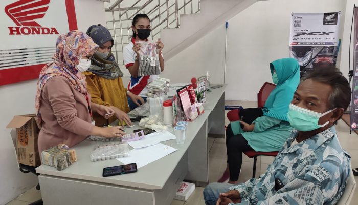 Nabung 5 Tahun, Warga Cilegon Beli Motor Kontan Pake Uang Koin
