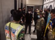 PPKM Masih Berlaku, Hotel Aston Cilegon Buka Malam Hari dan Gelar Rapat. Petugas Satpol PP Lakukan ini.