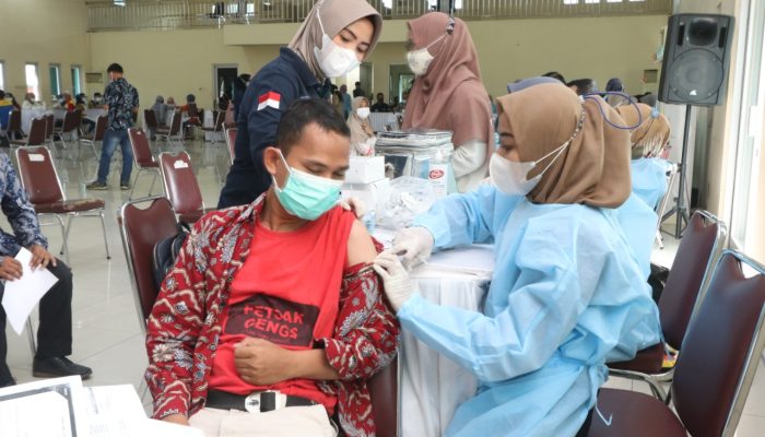 Polda Banten, Targetkan Sebanyak 19.500 Orang di Vaksin Per Hari