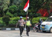 Foto: Detik Detik Proklamasi, Seluruh Pengguna Jalan Hormati Bendera Dengan Hikmat