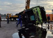 Begini Proses Evakuasi Truk Terjun ke Laut. GM ASDP : Motor Tidak Masuk Asuransi