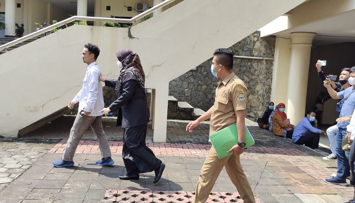 Ikut Hearing Guru Honorer, Mahasiswa Ditolak Bicara, Berujung Cekcok hingga Diusir