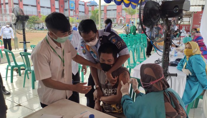 Bertato Tapi Takut Jarum Suntik. Warga Binaan Kabur Saat Hendak Disuntik Vaksin