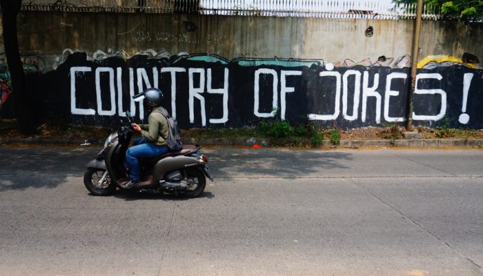 Foto: Seniman Mural Kritikan Melawan