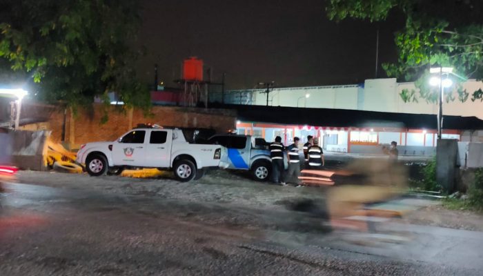 Bea Cukai Merak Angkut Diduga Rokok Ilegal dari Dalam Bus. Sontak Jadi Tontonan Warga