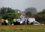 Foto: Lakukan Latihan Rutin, Helikopter 429 PK-CAW Terguling