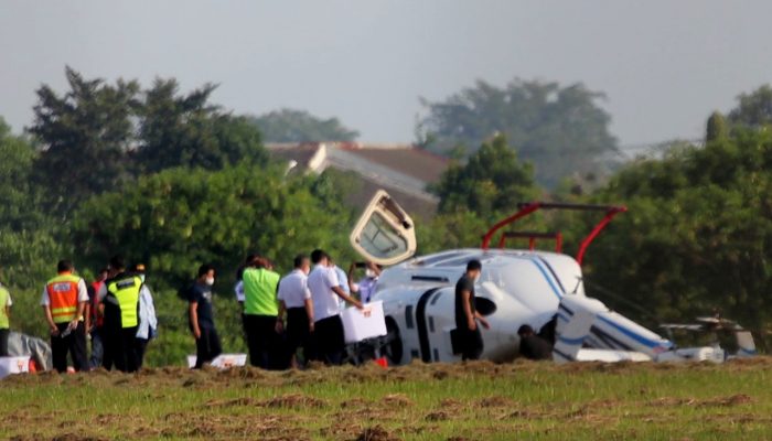 Foto: Lakukan Latihan Rutin, Helikopter 429 PK-CAW Terguling