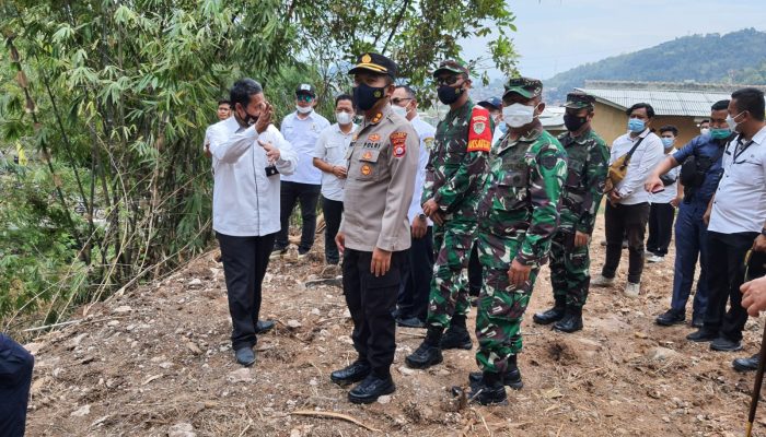 Masyarakat Pulomerak Kerap Muter Ketika Panen. TNI Buka Akses Jalan Sepanjang 2,7 Kilometer