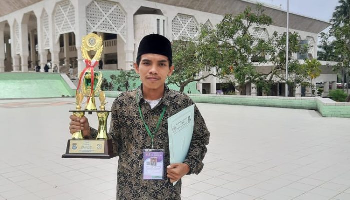 Diusia Muda, Ahmad Murtadho Sabet Penghargaan Kitab Tafsir Munir se-Kabupaten Tangerang