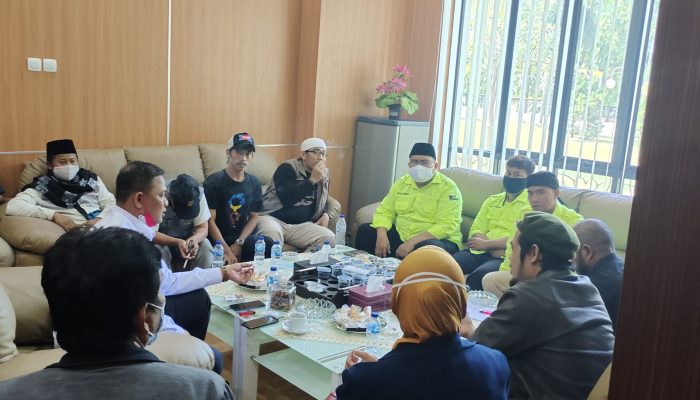 Ormas dan Mahasiswa Datangi Ketua DPRD Cilegon. Buntut Kericuhan saat Paripurna
