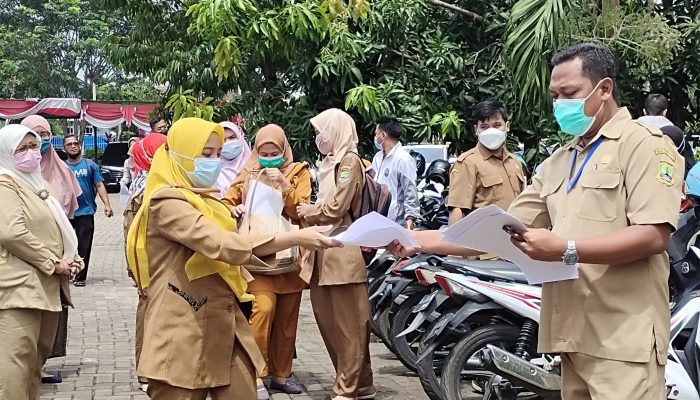 Ratusan Guru Honorer Datangi Kantor Dinas Pendidikan Kota Cilegon. Ada Apa ya?