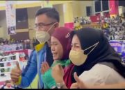 Bangga! Gadis Asal Cikeusal Kabupaten Serang Gendong Emas Dari Jayapura Papua