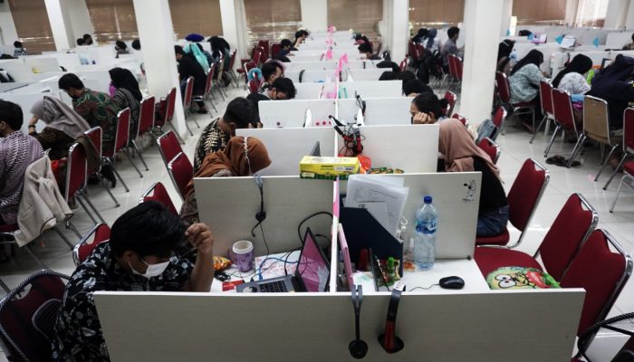 Foto: Polda Metro Jaya Gerebek Kantor Pinjol, 32 Orang di Amankan