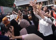 Foto: Rayakan Maulid Nabi Dengan Arak-Arakan di Kali Pasir