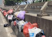 Banyak Sampah Liar Numpuk di Flyover Ujung Pulau Jawa Merak. Anggota DPRD ‘Ngegas’