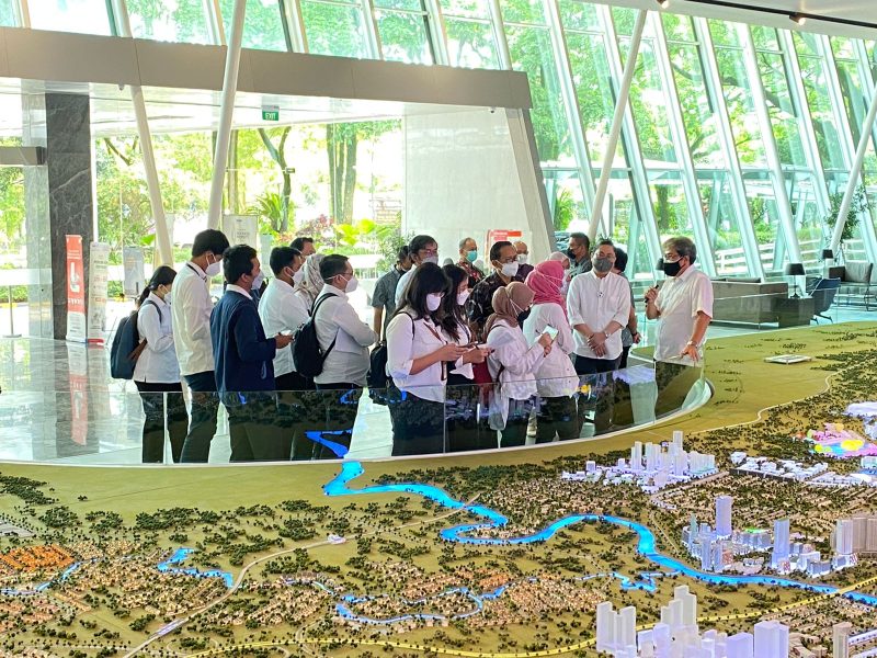 Tim Kementerian PUPR melakukan study banding pengembangan pusat pertumbuhan kota baru ke salah satu proyek yang dikembangkan Sinar Mas Land yakni township BSD City pada Selasa (19/10) di Marketing Office BSD City.