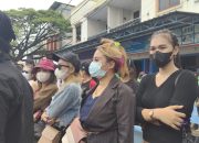 Perempuan Pemandu Lagu Turun Ke Jalan Lakukan Aksi Demo di JLS Kota Cilegon.
