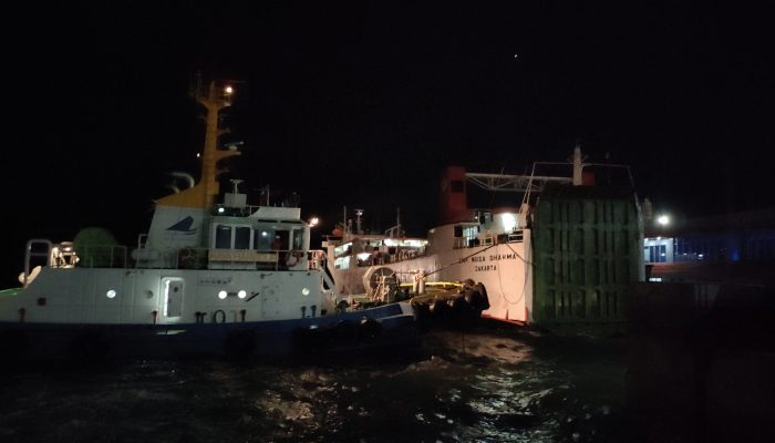 Kapal Mogok di Tengah Laut, Dievakuasi 2 Tugboat. Penumpang : ‘Cuma Kesel Aja’