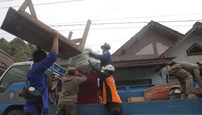 Satgas Tanggap Bencana DKI Berhasil Evakuasi Jenazah Korban Erupsi Semeru