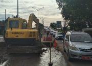 Perbaiki Gorong-gorong, Jalan Protokol Kota Cilegon Padat Merayap