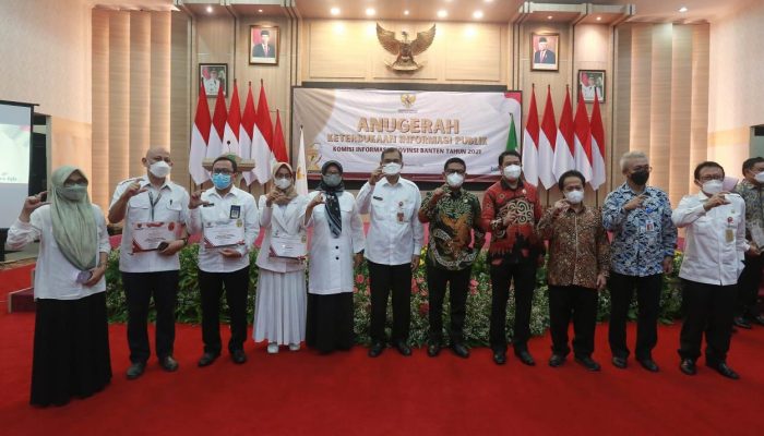 Dindikbud Banten Raih Penghargaan Keterbukaan Informasi