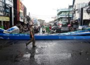Foto: Gapura Pasar Lama Roboh di Terjang Angin Puting Beliung