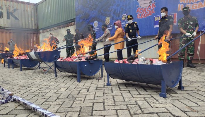 Puluhan Juta Batang Rokok Ilegal dan Ribuan Miras Dimusnahkan, Rugikan Negara Nyaris Rp10 Miliar