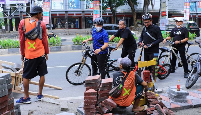 Wali Kota Tangerang Tinjau Beberapa Pembangunan Fasilitas Publik Sambil Bersepeda