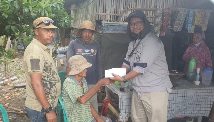 Tepati Janji, Lotte Berikan Kadedeh ke Petani yang Tanamannya Terdampak Pengurugan