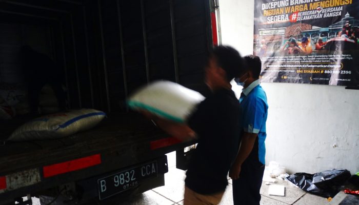 Foto: ACT Berangkatkan 7 Ton Logistik Bagi Warga terdampak Erupsi Semeru