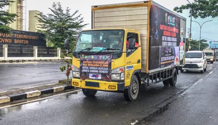 Peduli Bencana Semeru, JNE Cilegon Gratiskan Pengiriman Bantuan Logistik ke Lumajang Jawa Timur