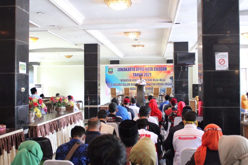 FOTO : Ketua DPRD Kota Cilegon Isro Mi'raj tengah menyampaikan orasi kebangsaan di Hotel Mangkuputra. Amul/Megatrust.co.id