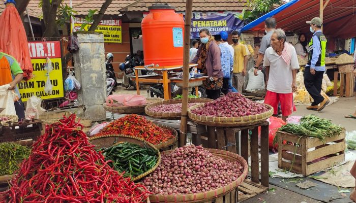Cabai di Pasar Keranggot Kota Cilegon ‘Ngamuk’ Nyaris Seperti Harga Daging