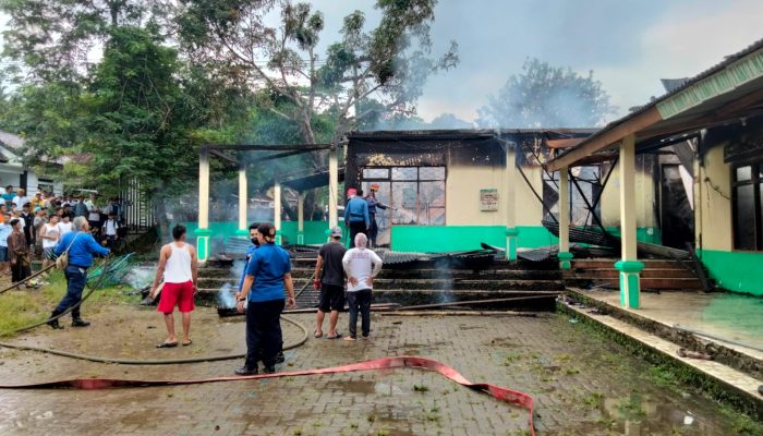 Si Jago Merah Ngamuk di Salah Satu Ponpes di Kabupaten Serang.