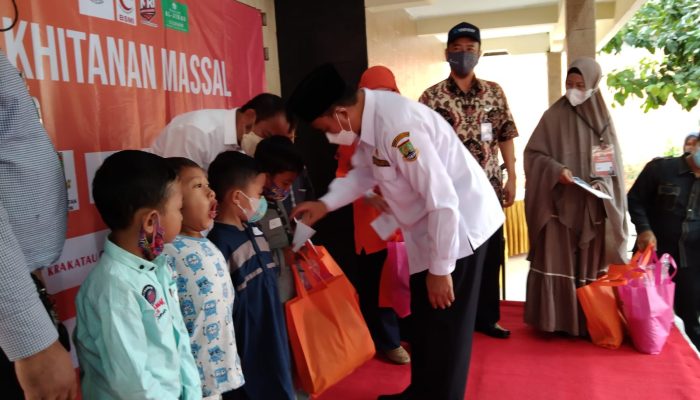 Tak Tanggung Mendoakan Anak yang Sunatan Masal. Sanuji Sebut Semoga Ada yang Jadi Presiden