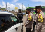 Ratusan Kendaraan Diputarbalikan Polisi yang Menuju Objek Wisata Anyer. Ini Penyebabnya.