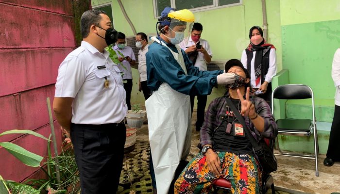 Foto: Walikota Ajak Jurnalis Swab PCR