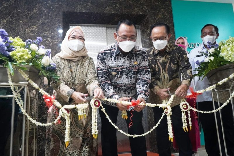 Walikota Cilegon Helldy Agustian ketika meresmikan Rumah Sakit Hermina Cilegon yang berlokasi di Lingkungan Bonakarta Cilegon, Selasa (18/01).