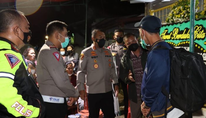 Isak Tangis Selimuti Rumah Duka Korban Kecelakaan Balikpapan. Kapolres : Kami Berikan Pelayanan