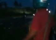 Licin Karena Ceceran Pasir, JLS Jadi Petaka Bagi Pengendara Roda Dua