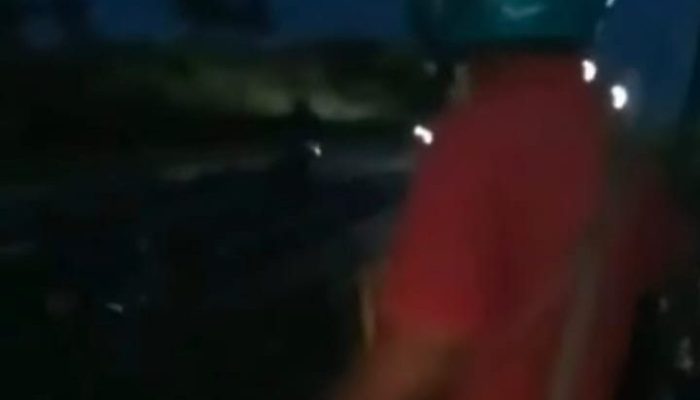 Licin Karena Ceceran Pasir, JLS Jadi Petaka Bagi Pengendara Roda Dua
