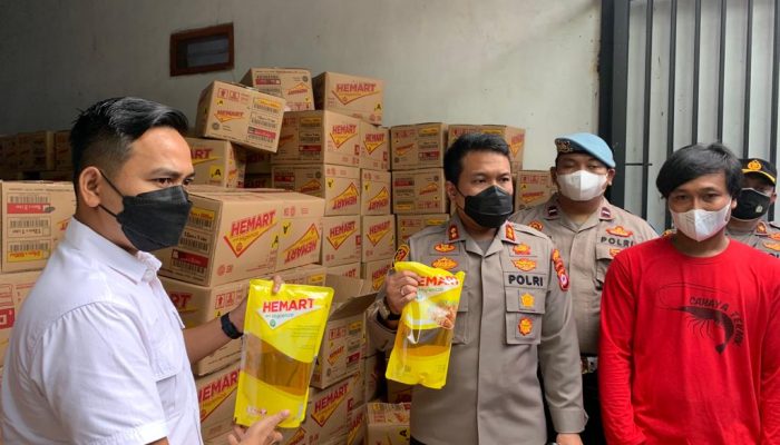 Lagi, Polisi Gerebek Gudang Diduga Timbun Minyak Goreng. Jumlahnya Bikin Ngeri.