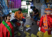 Foto: Perajin Ondel Ondel Budaya Betawi