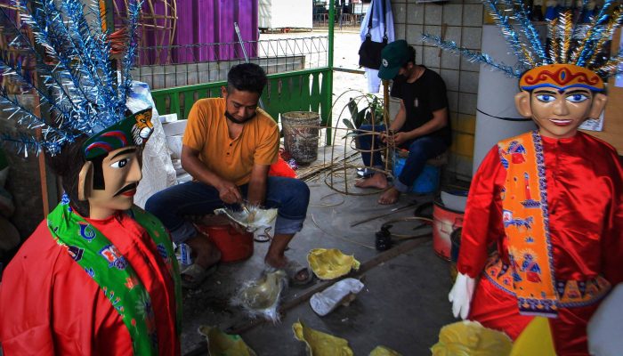 Foto: Perajin Ondel Ondel Budaya Betawi